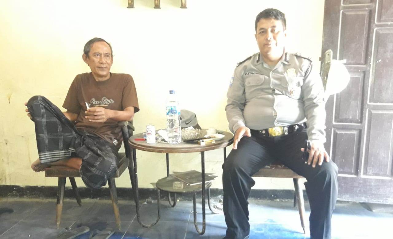 Babinkamtibmas Ujung Sambang Tomas, Sampaikan Pesan Hidupkan Siskamling