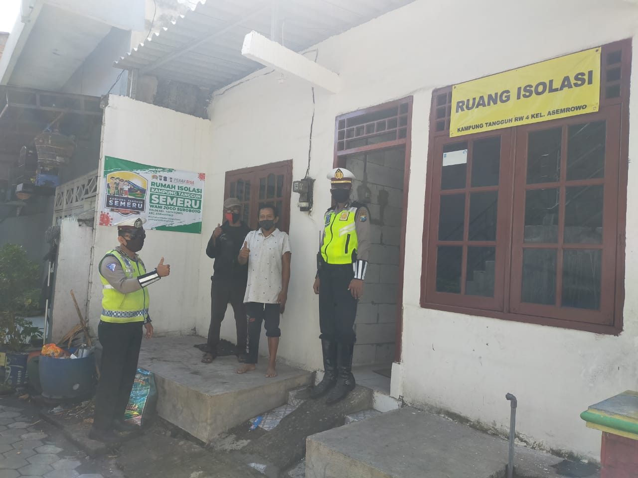 Anggota Polsek Asemrowo Sambang Kampung Tangguh Tambak Mayor