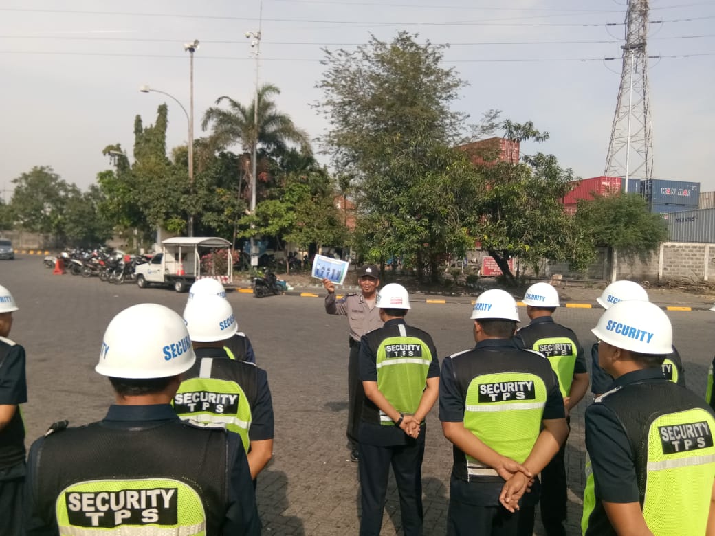 Satbinmas Polres Tanjung Perak  Beri Pelatihan  Kepada Petugas Satpam PT TPS