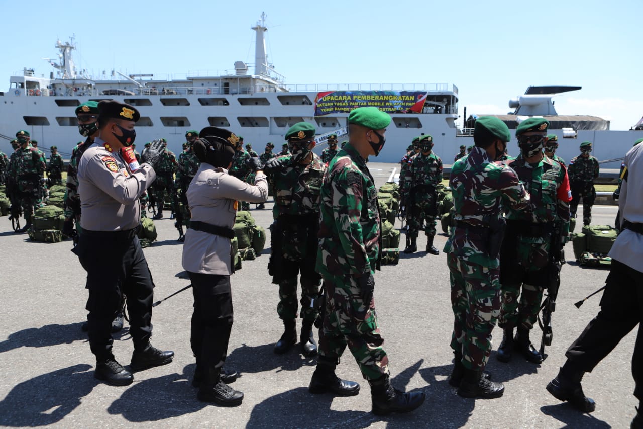 Kapolres Tanjung Perak Ikut Hadiri Upacara Pemberangkatan Pasukan Kostrad Ke Papua