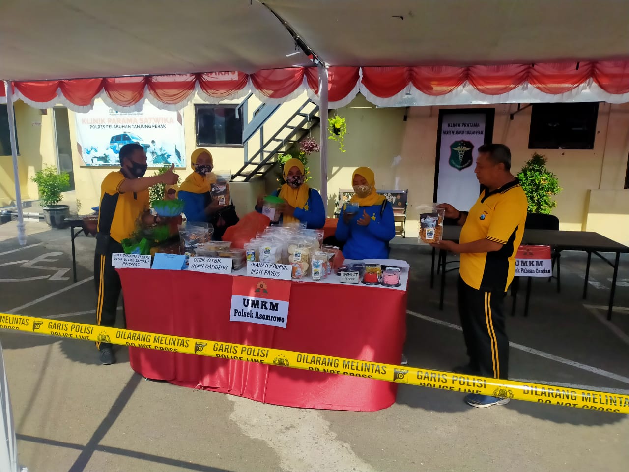 Polsek Asemrowo Lakukan Pendampingan Perwakilan Kampung Tangguh di Bazar UMKM HUT Polwan Ke 72