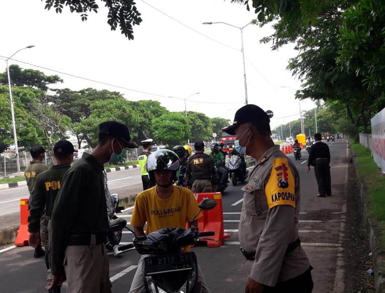 Polsek Kenjeran Gelar Operasi Penertiban Masker Bersama Satpol PP & Dishub