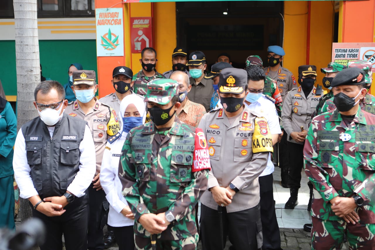 Kapolres Tanjung Perak Dampingi Kunjungan Forkopimda Jatim di Posko PPKM Skala Mikro Perak Barat