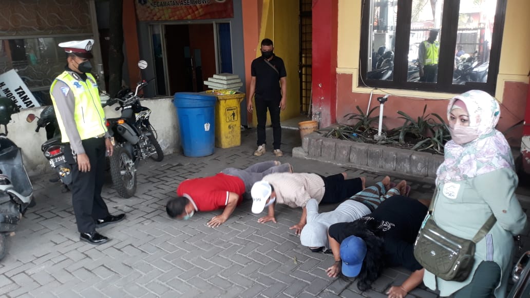 Polsek Asemrowo & Satpol PP Kecamatan Gelar Operasi Penertiban Masker, Jaring 15 Orang Pelanggar