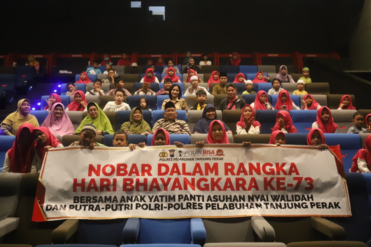 Polres Tanjung Perak Ajak Anak-anak Yatim Nonton Bareng di Bioskop