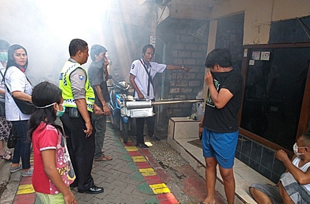 Babinkamtibmas Perak Utara Kawal Bakti Sosial Caleg Partai Perindo