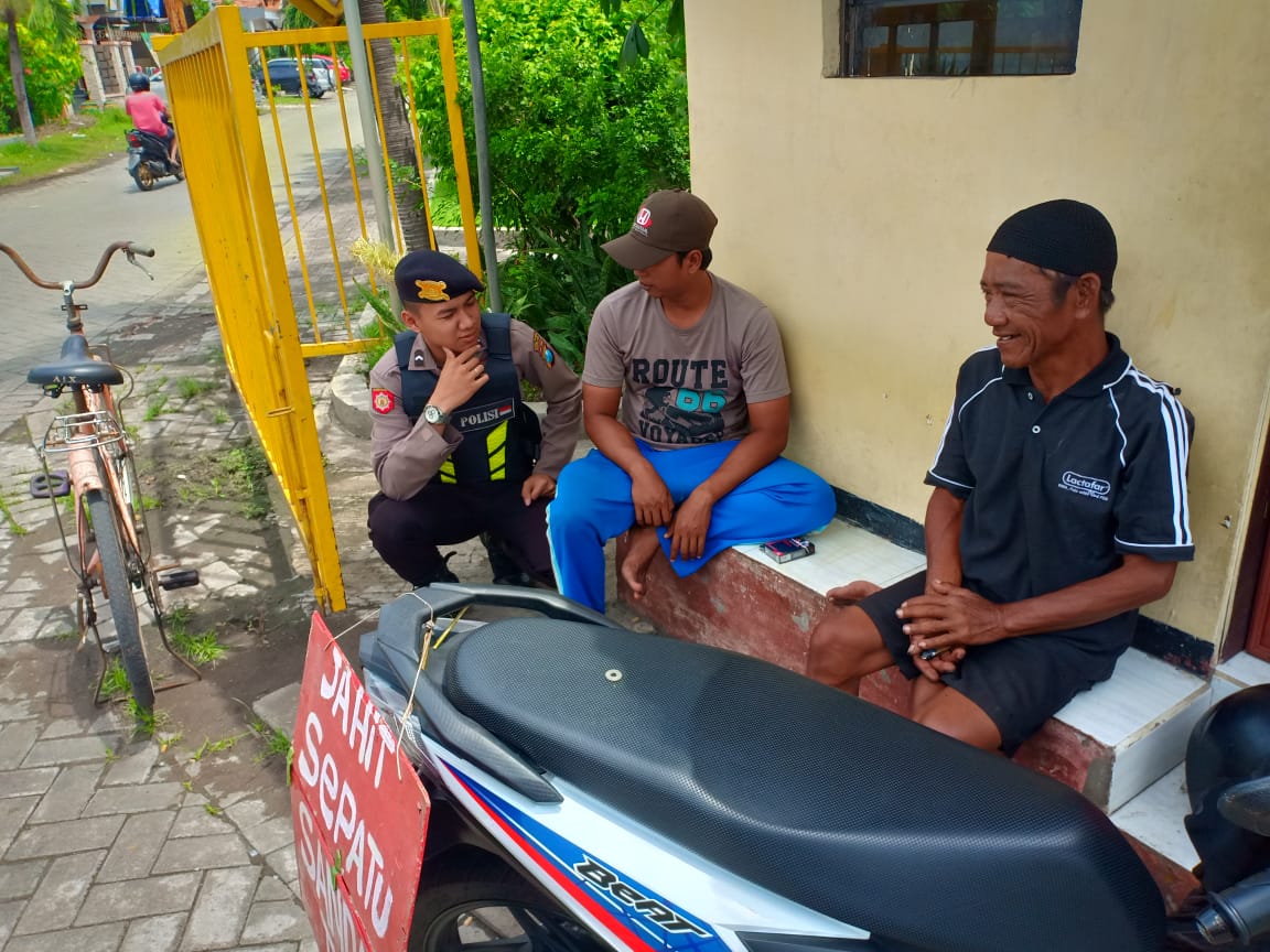 Satsabhara Polres Tanjung Perak Patroli Pemukiman Sambil Titip Pesan Kamtibmas