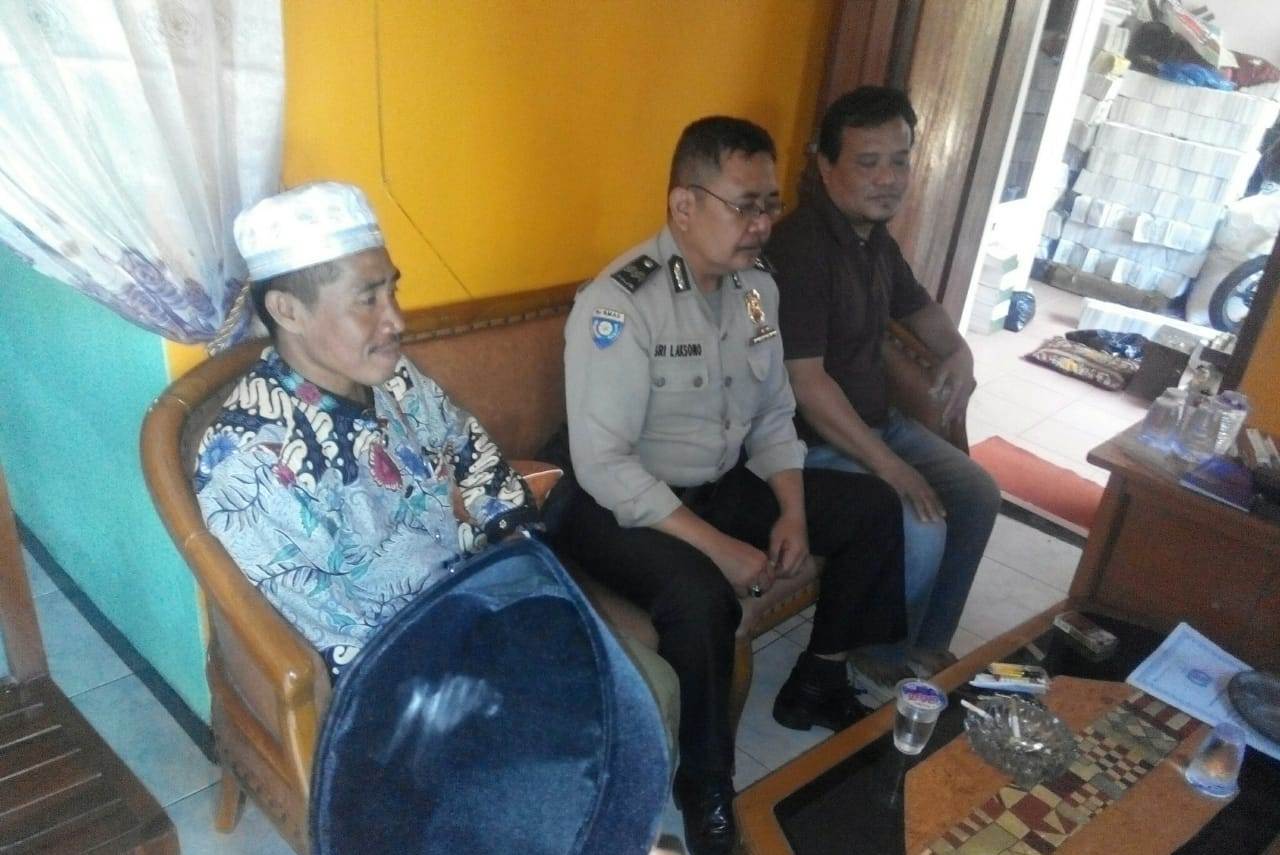 Babinkamtibmas Pegirian Gelar Selasa Sambas, Titip Pesan Jaga Kerukunan