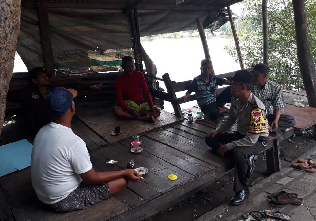 Babinkamtibmas Genting Kalianak Himbauan Warga Jaga Keamanan Lingkungan Lewat Siskamling
