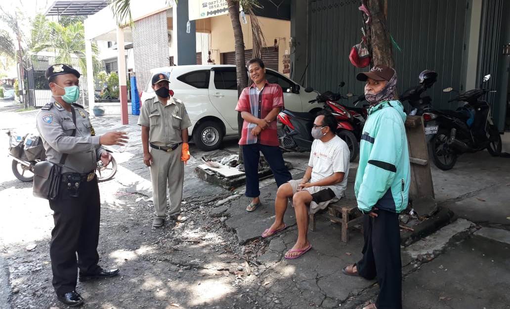 Babinkamtibmas Perak Barat Berikan Himbauan Jaga Jarak Social Ke Warga Ikan Kerapu