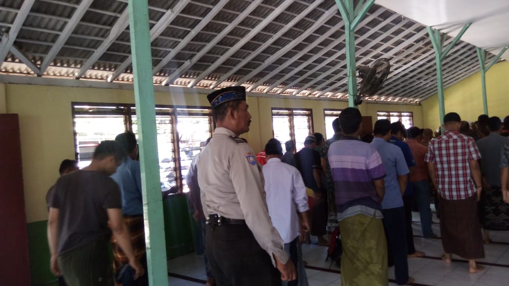 Babinkamtibmas Perak Timur Gelar Jumat Darling Sambil Titip Pesan Jaga Kerukunan