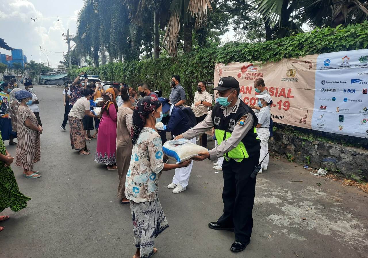 Polsek Pabean Cantikan Pam Pembagian Sembako Oleh Yayasan Budha Tzu Chi