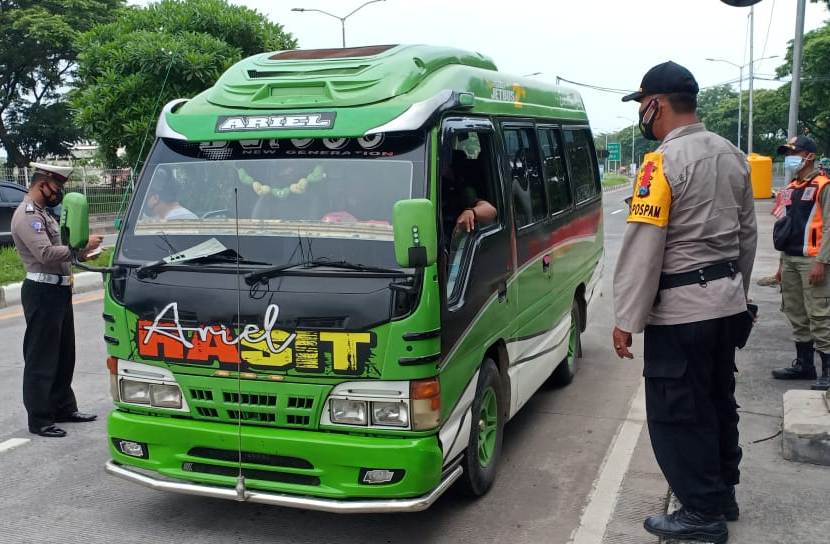 Wakapolsek Kenjeran Pimpin Operasi Penertiban Masker di Akses Suramadu