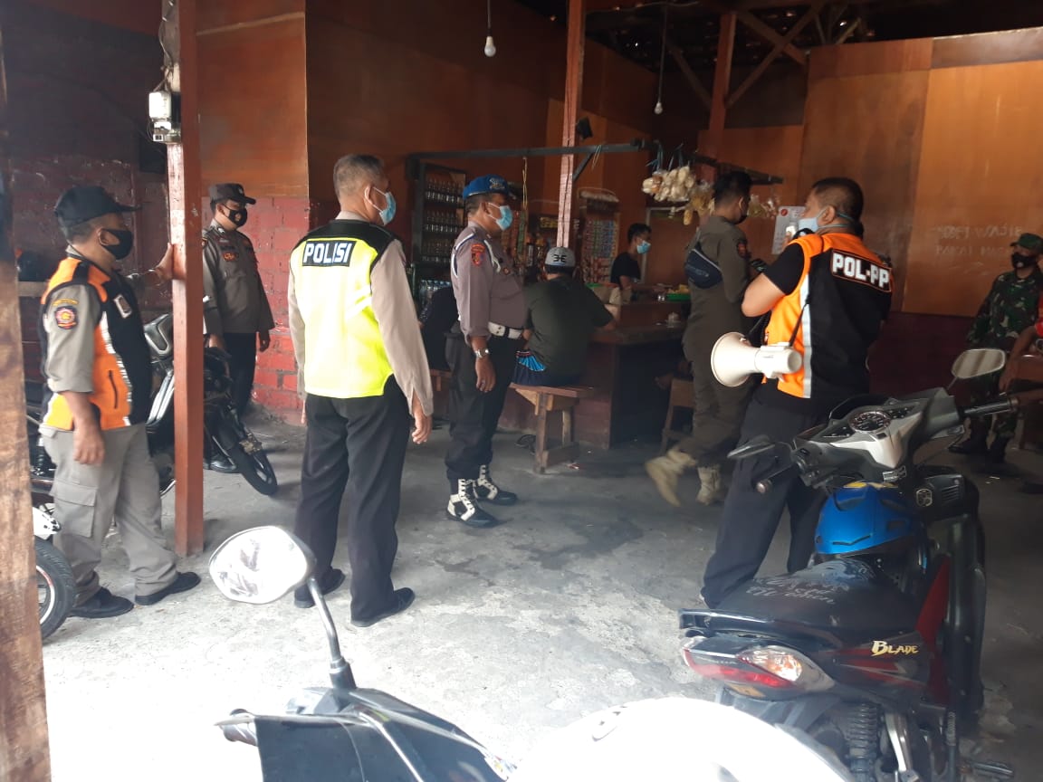 Polsek Krembangan Lakukan Operasi Penertiban Masker & Sosialisasi PPKM