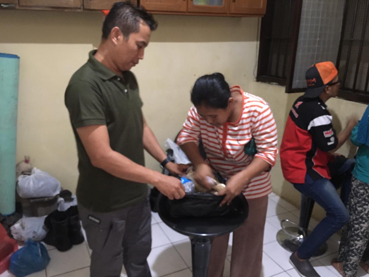 Antisipasi Penyelundupan Narkoba Dalam Tahanan, Polres Tanjung Perak Cek Barang Bawaan Pembesuk