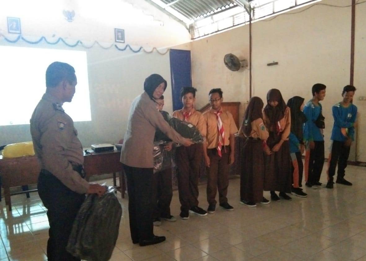 Satbinmas Polres Tanjung Perak Beri Penyuluhan Kenakalan Remaja di Sekolah