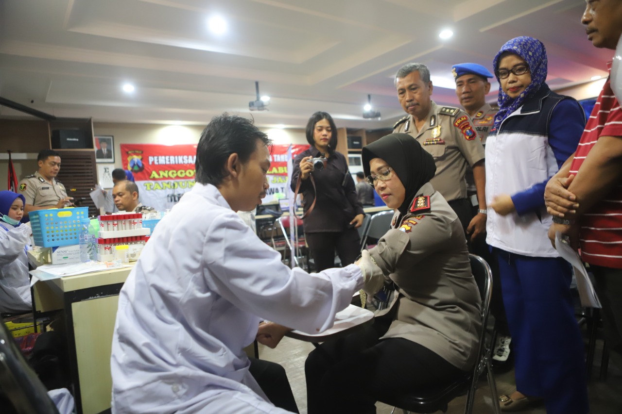 Kapolres Tanjung Perak Jalani Pemeriksaan Kesehatan Oleh Biddokes Polda Jatim