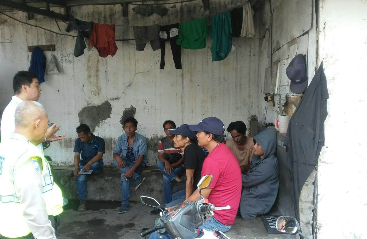 Babinkamtibmas Genting Kalianak Titip Pesan Tertib Berlalu Lintas