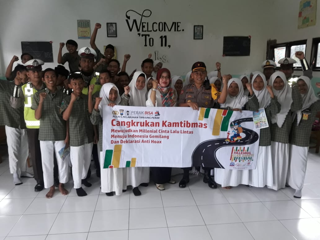 Kapolsek Asemrowo Sampaikan Pesan Tertib Berlalu Lintas & Himbauan Waspada Hoax