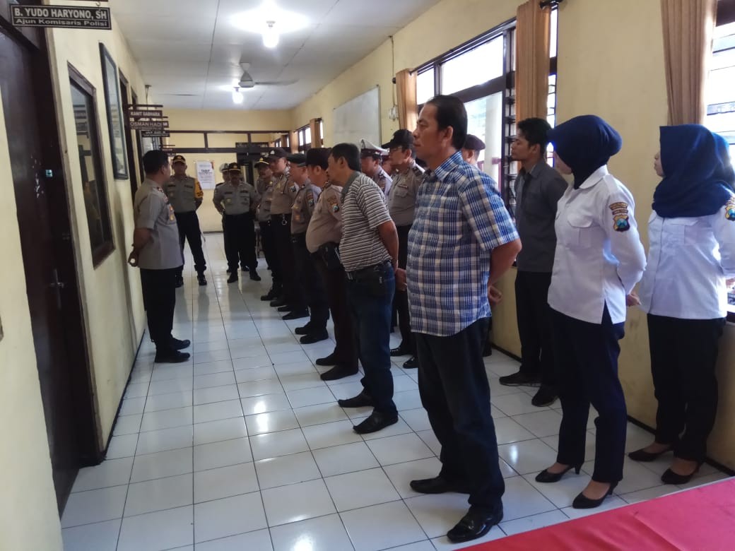 Wakapolres Tanjung Perak Sambang Polsek Semampir, Ingatkan Soal Pemberantasan Pungli