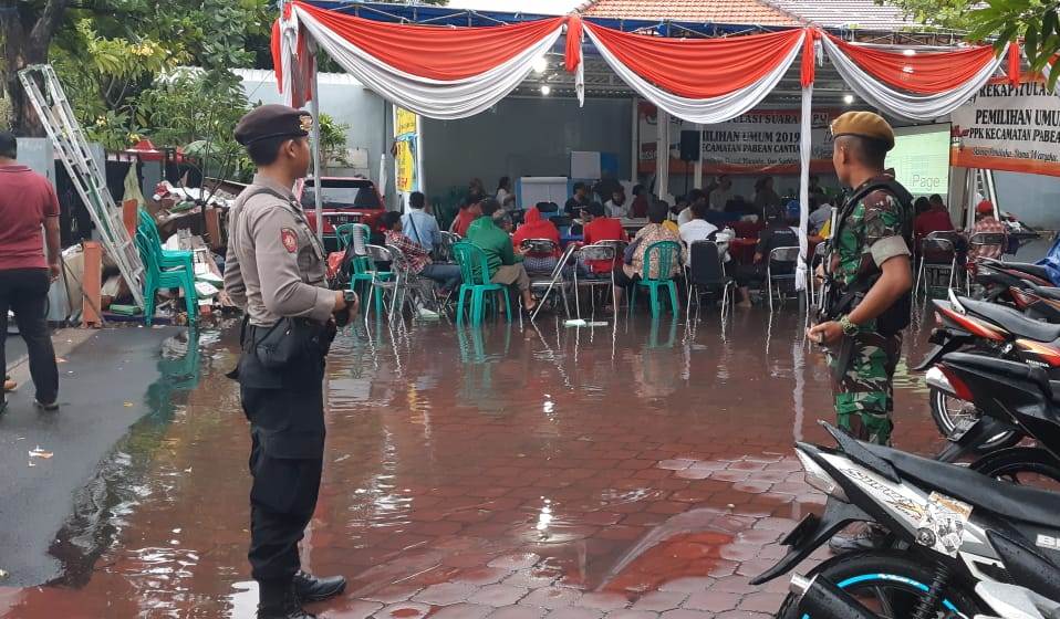 Polsek Pabean Cantikan & TNI Terus Pantau Rekapitulasi Suara