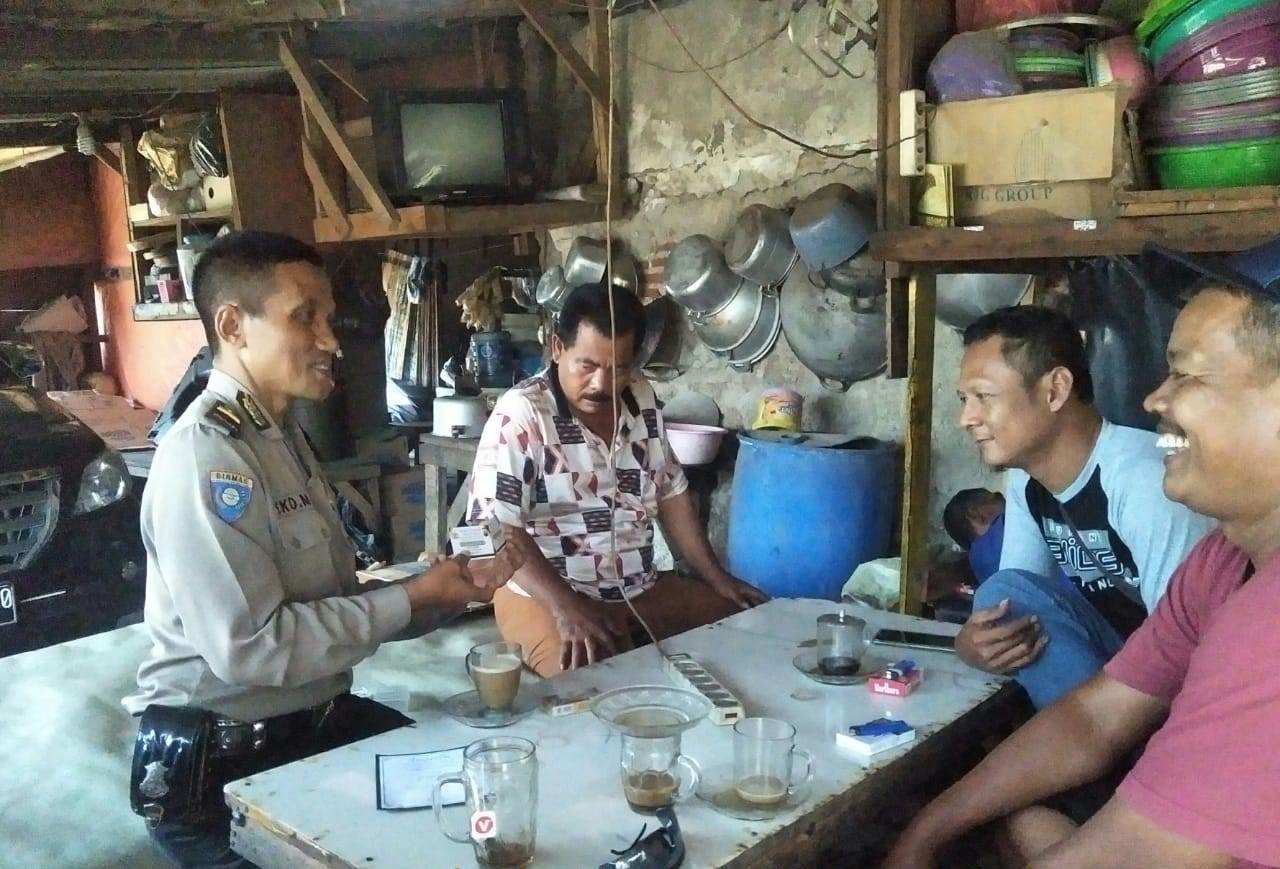 Panit Binmas Polsek Asemrowo Sosialisasi SPKT Door To Door Ke Warga Tambak Pokak