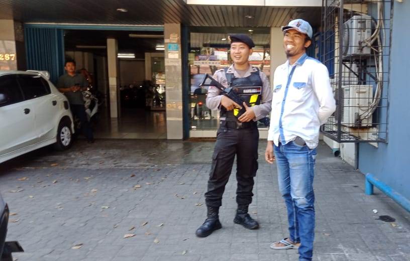 Satsabhara Polres Tanjung Perak Pantau Keamanan di Kantor Bank Lewat Patroli Rutin