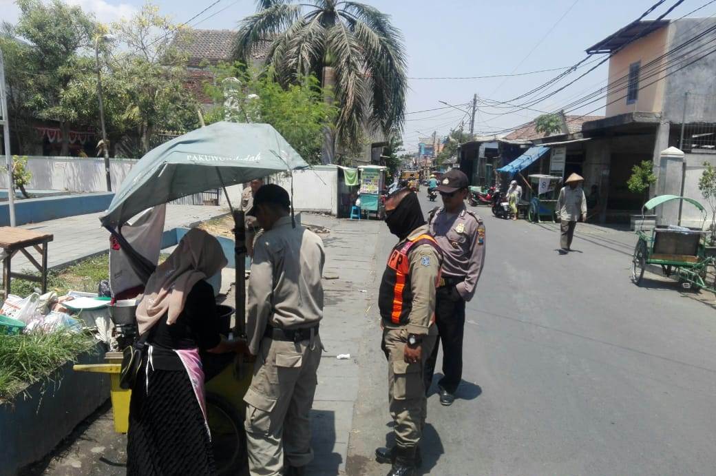 Babinkamtibmas Polsek Kenjeran Kawal Penertiban PKL