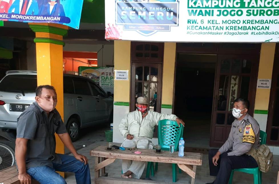 Babinkamtibmas Morokrembangan Sambang Kampung Tangguh, Sampaikan Pesan Penerapan Protokol Covid-19