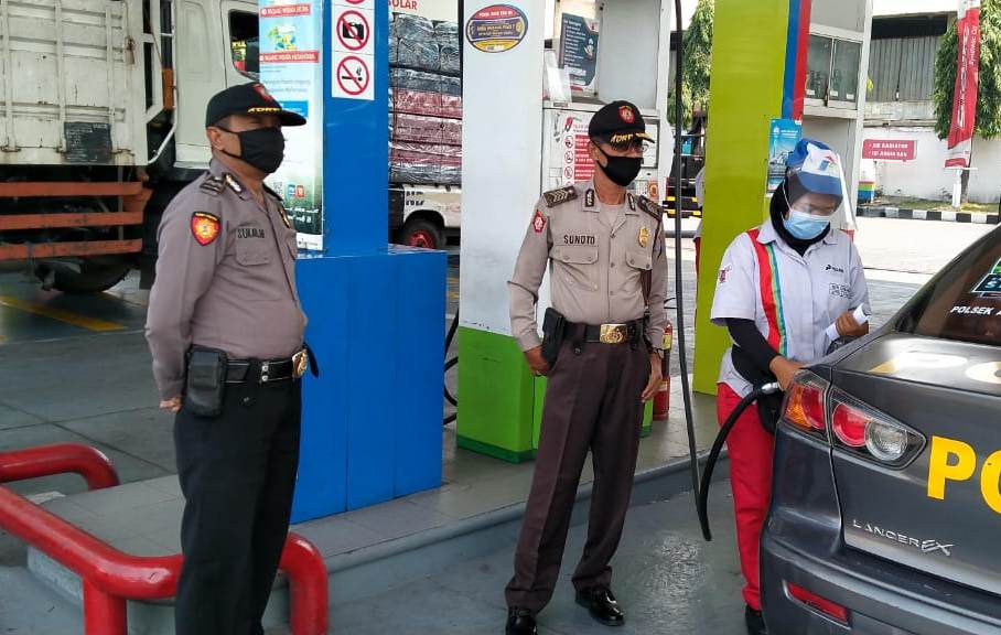Polsek Asemrowo Lakukan Patroli di SPBU, Sampaikan Pesan Waspada Kriminalitas