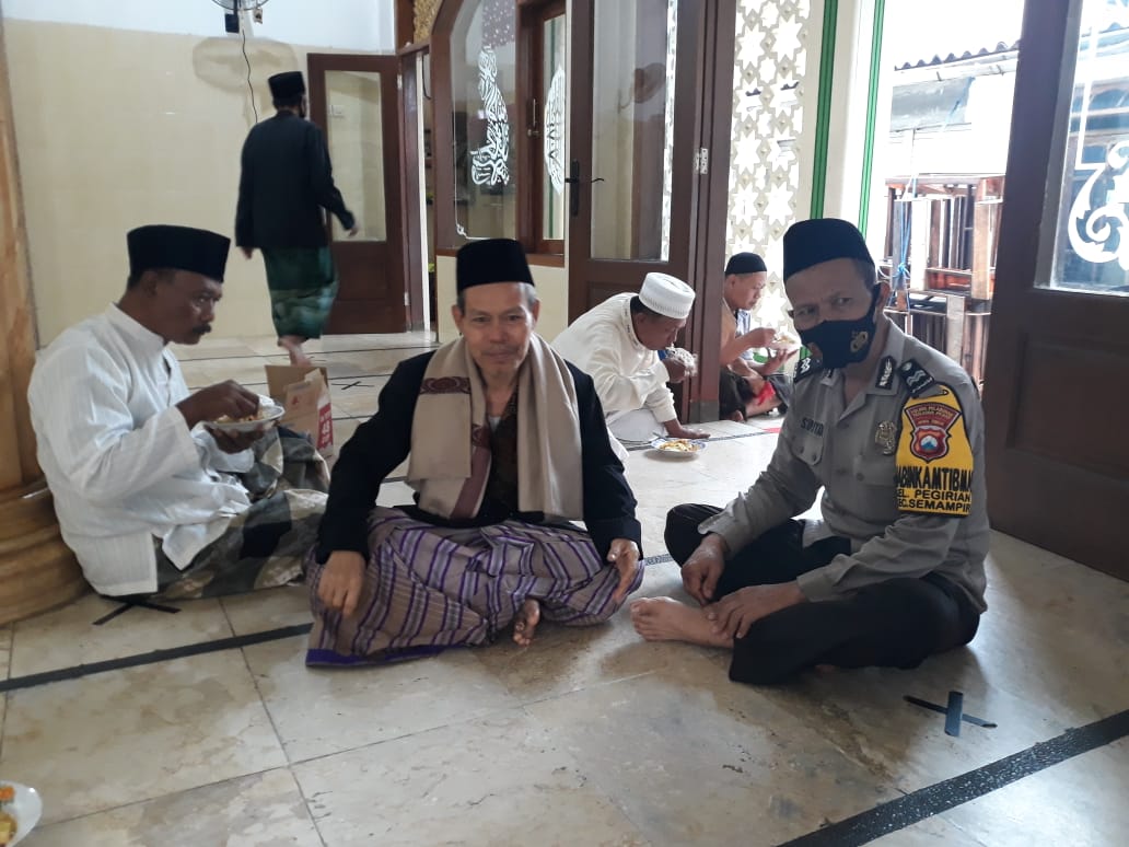 Babinkamtibmas Pegirian Gelar Jumat Darling, Sampaikan Himbauan Protokol Kesehatan Ke Takmir Masjid