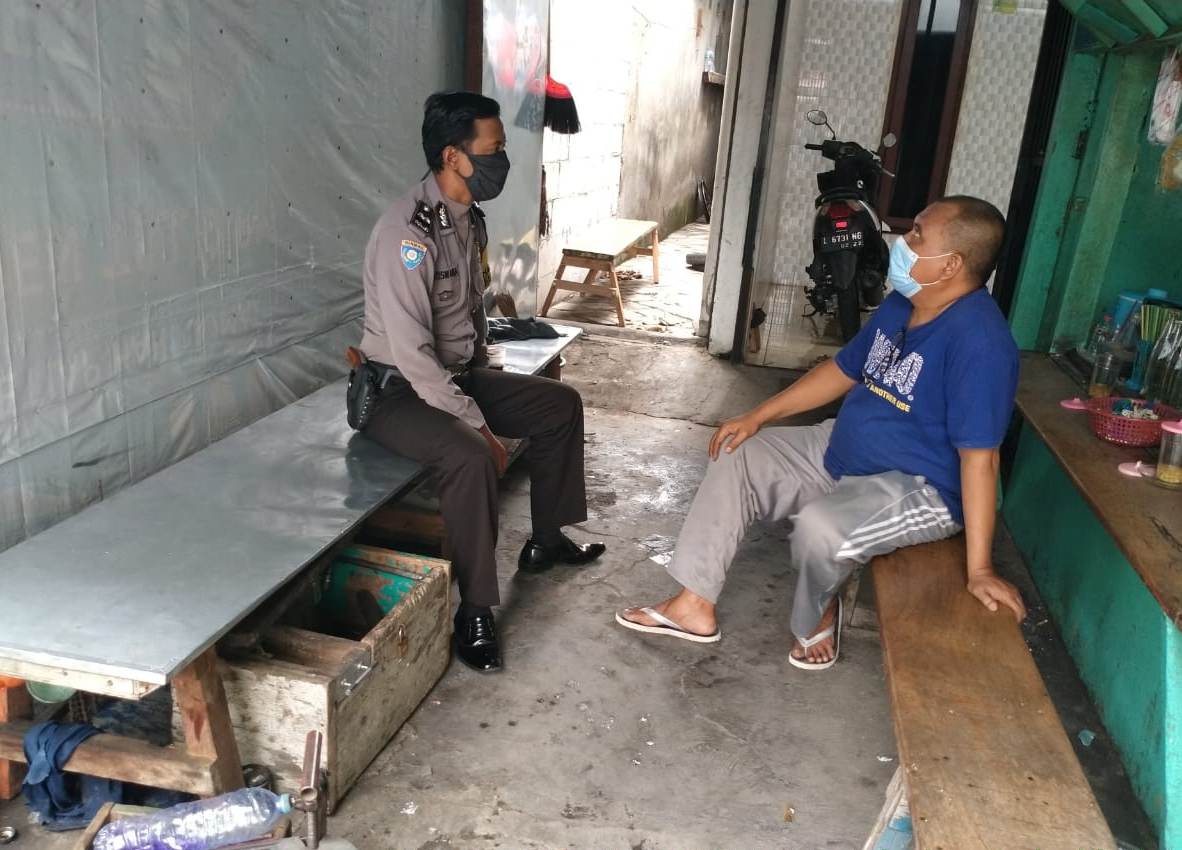 Babinkamtibmas Sukolilo Baru Sambang Tomas, Ingatkan Agar Ikut Menjaga Protokol Kesehatan