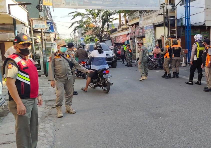 Kapolsek Asemrowo Hadiri Kegiatan Jalan Sehat HUT RI