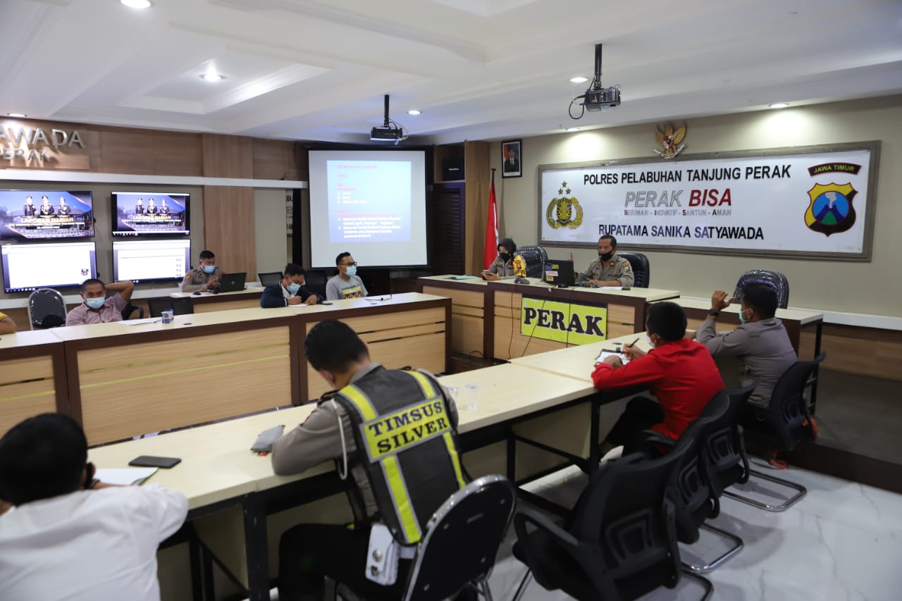 Kapolres Tanjung Perak Berikan Materi Tentang Pembuatan NKP Pada Anggota Peserta Seleksi SIP