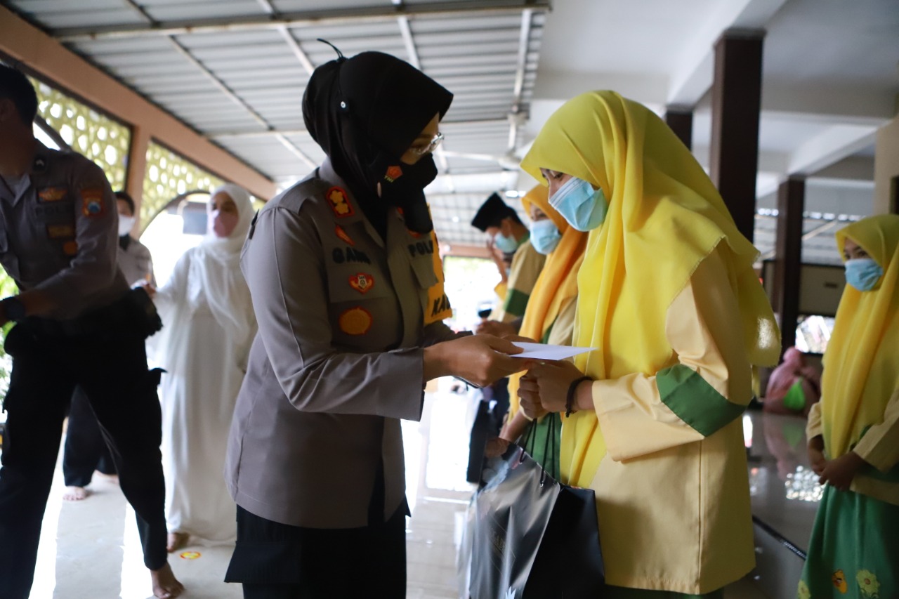 Kapolres Tanjung Perak Pimpin Peringatan Nuzulul Quran di Masjid Al Hidayah