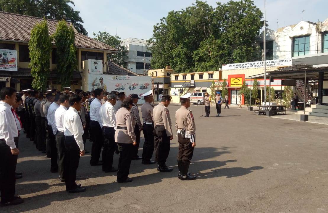 Wakapolres Tanjung Perak Tekankan Peningkatan Pelayanan di Apel Pagi Jam Pimpinan