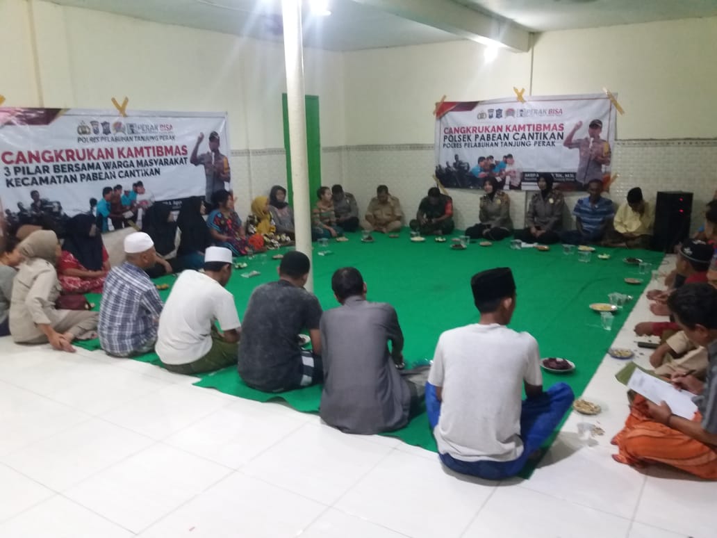 Kapolsek Pabean Cantikan Pimpin Cangkrukan Bersama Warga Bibis Pesarean & 3 Pilar