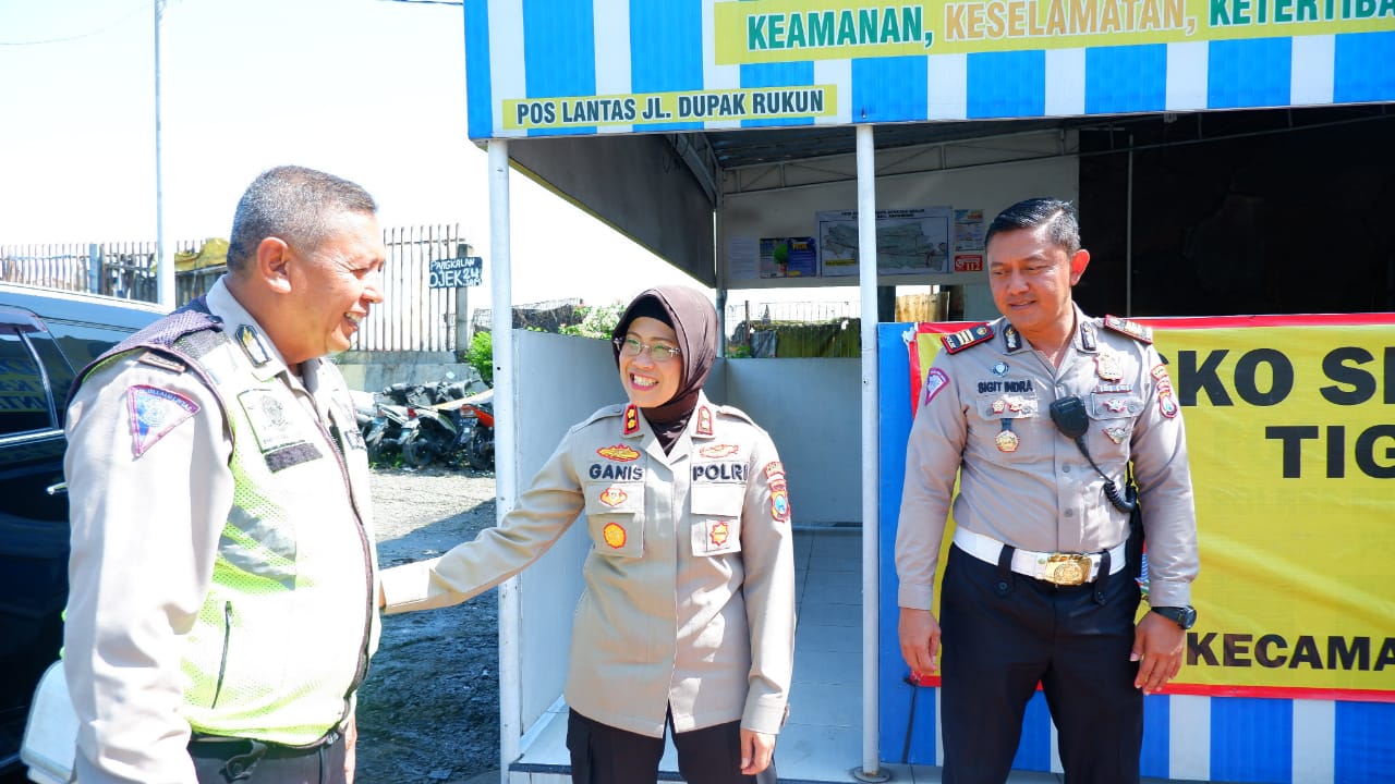 Kapolres Tanjung Perak Pantau Pos Lantas Dupak Rukun, Koordinasi Pengamanan Jalur Kunjungan Presiden