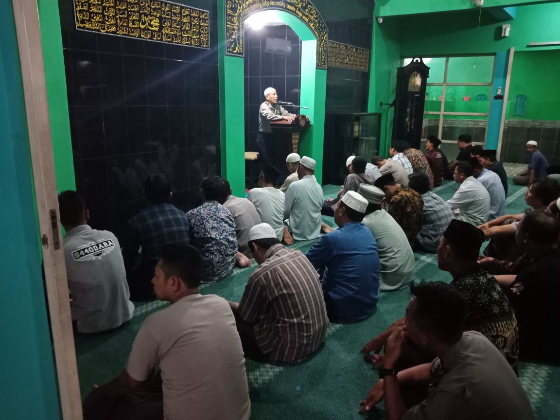 Teraweh Hari Pertama di Masjid Al Hidayah Berlangsung Lancar