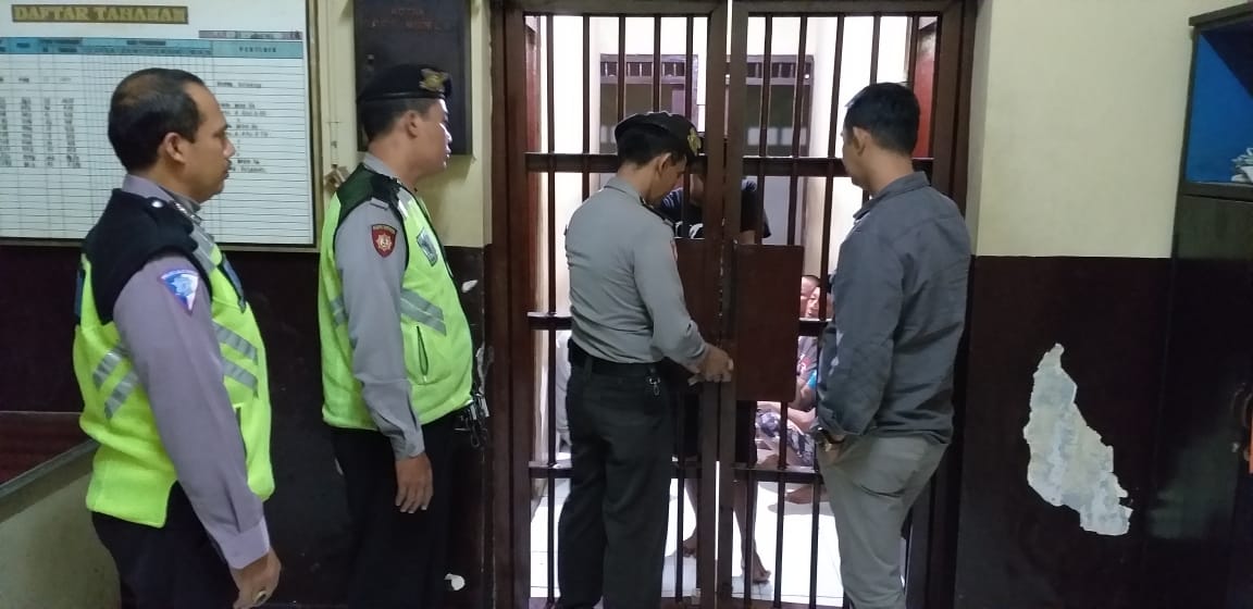Polsek Pabean Cantikan Laksanakan Protap Pengecekan Tahanan Malam