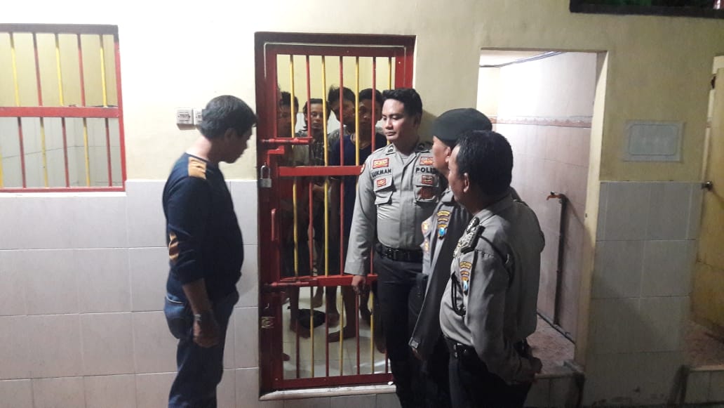 Polsek Semampir Cek Rutin Tahanan Usai Apel Malam