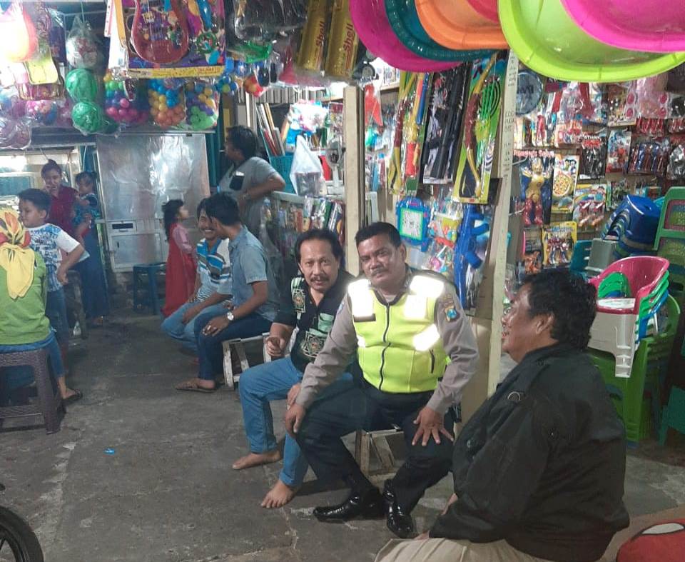 Babinkamtibmas Krembangan Utara Sampaikan Pesan Jaga Kerukunan Ke Warga Babaan