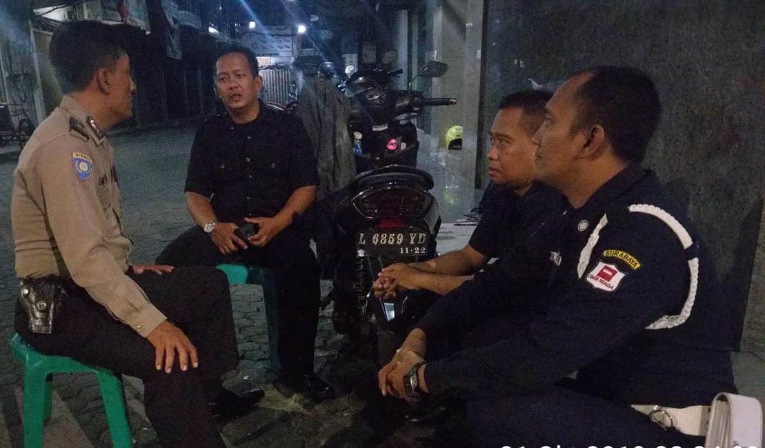 Babinkamtibmas Bongkaran Patroli Malam di Pertokoan, Antisipasi Kriminalitas 3C