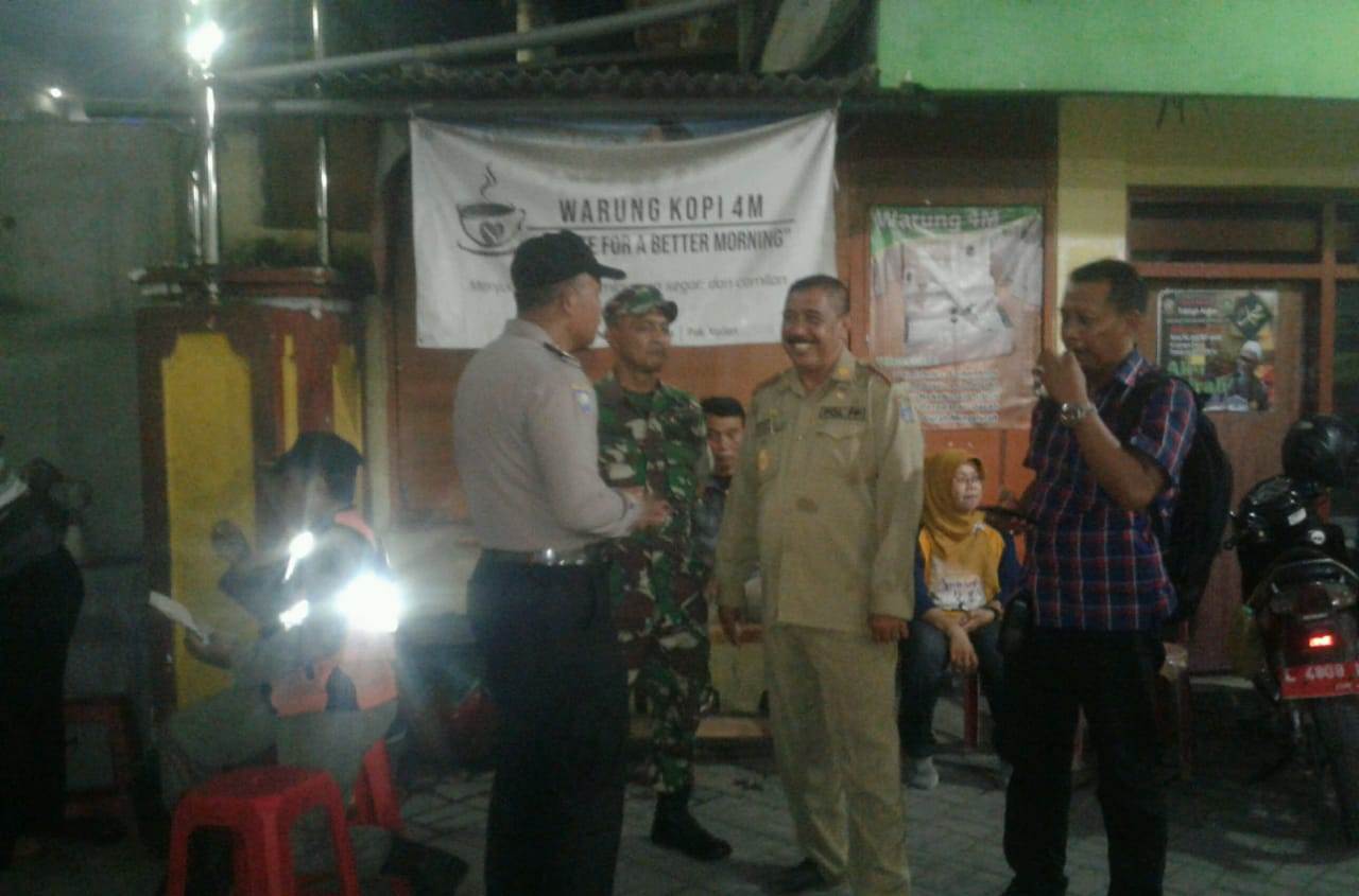 Babinkamtibmas Morokrembangan Kawal Operasi Yustisi di Tambak Asri