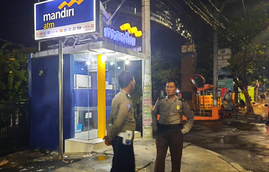 Polsek Kenjeran Gelar Patroli Malam di Gerai ATM, Antisipasi Kriminalitas 3C