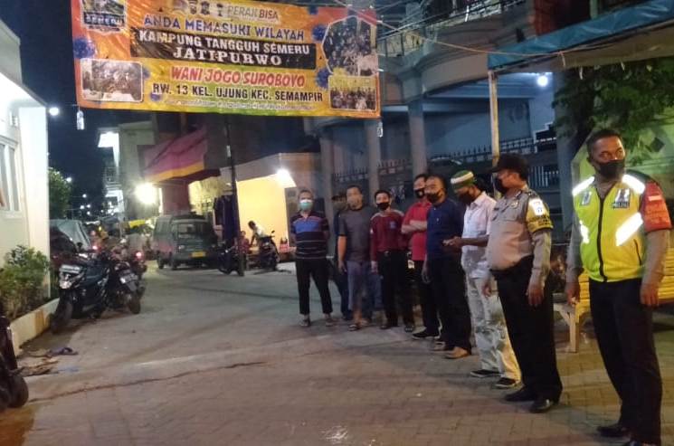 Polsek Semampir Pantau Keamanan Kampung Tangguh Melalui Patroli Malam
