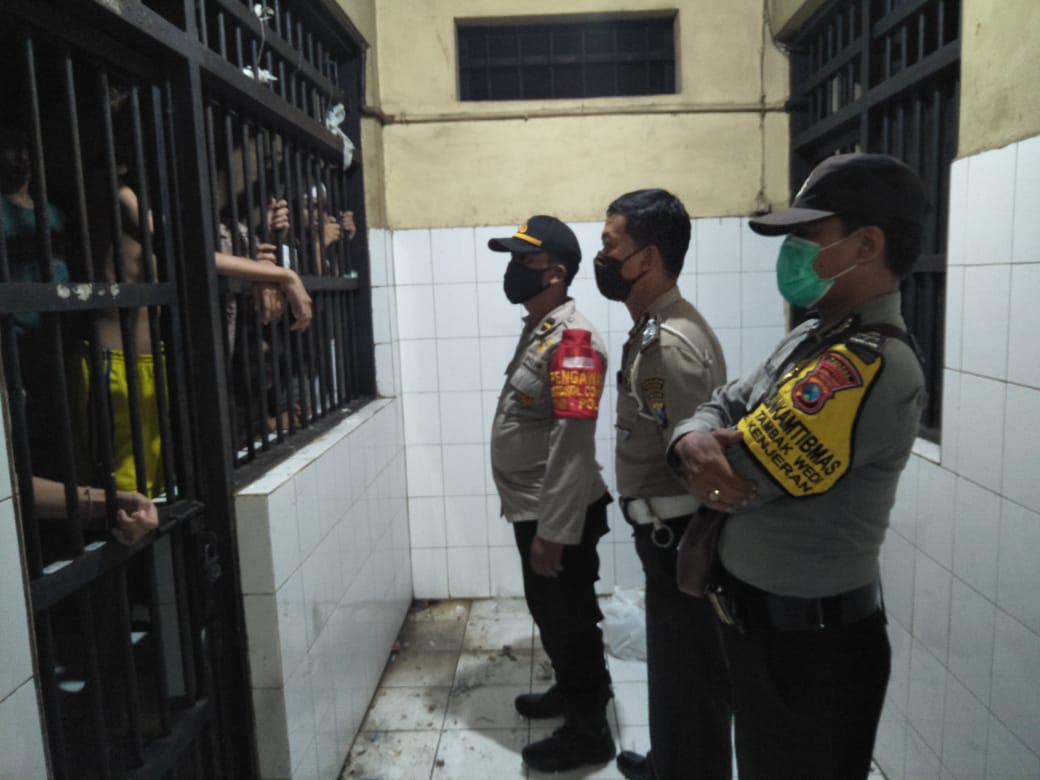Cegah Tahanan Melarikan Diri, Polsek Kenjeran Laksanakan Pengecekan Setiap Hari
