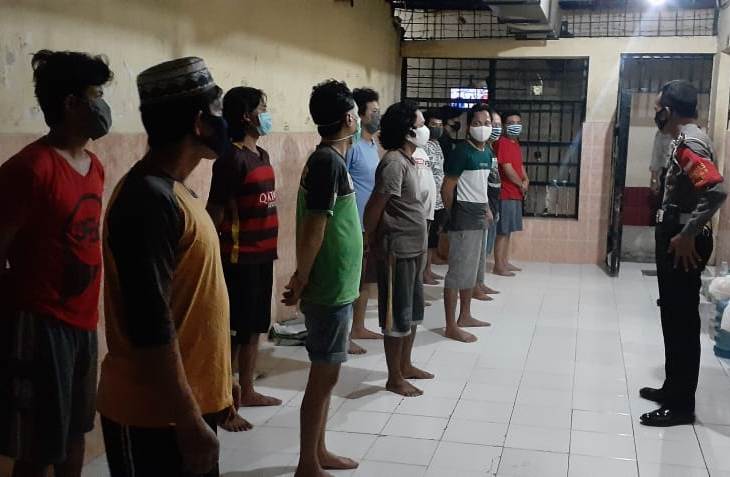 Polsek Krembangan Pantau Kesehatan Tahanan Lewat Pengecekan Pagi & Malam