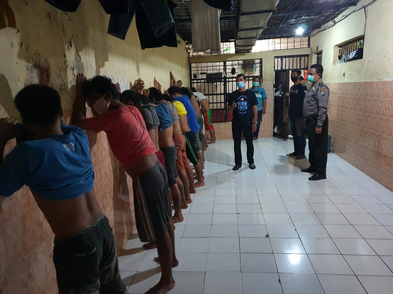 Polsek Krembangan Lakukan Pengecekan Rutin Pagi & Malam, Pantau Kesehatan Tahanan