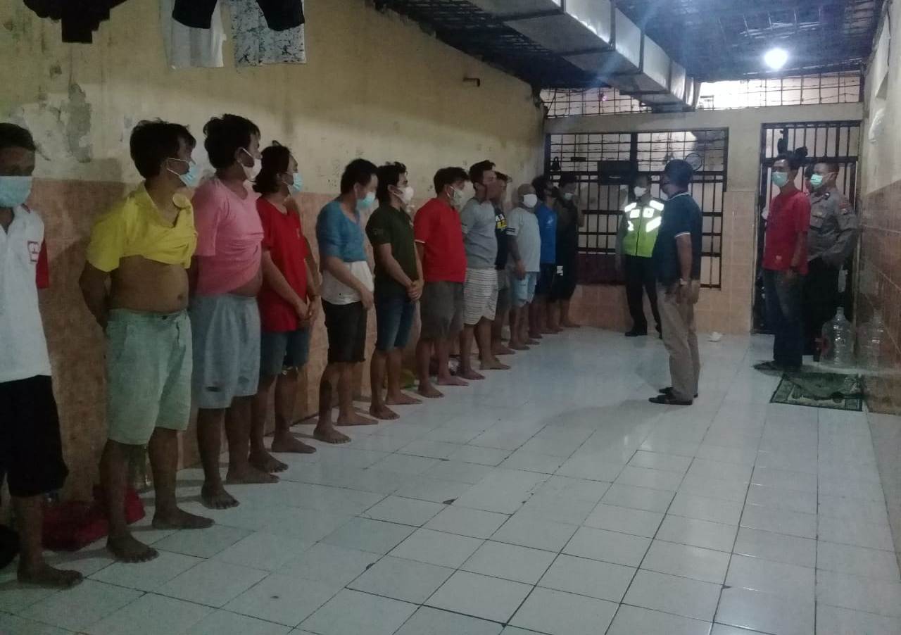 Antisipasi Tahanan Sakit & Penyelundupan Narkoba, Polsek Krembangan Lakukan Pengecekan Rutin Pagi-Malam